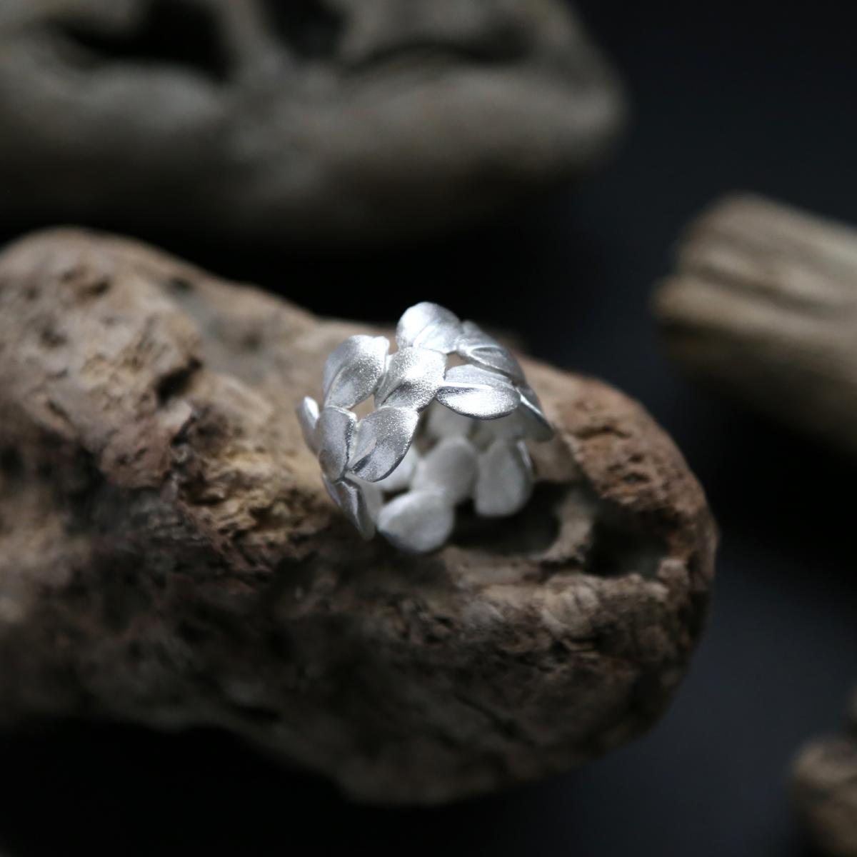 Серебряное кольцо «Венок»