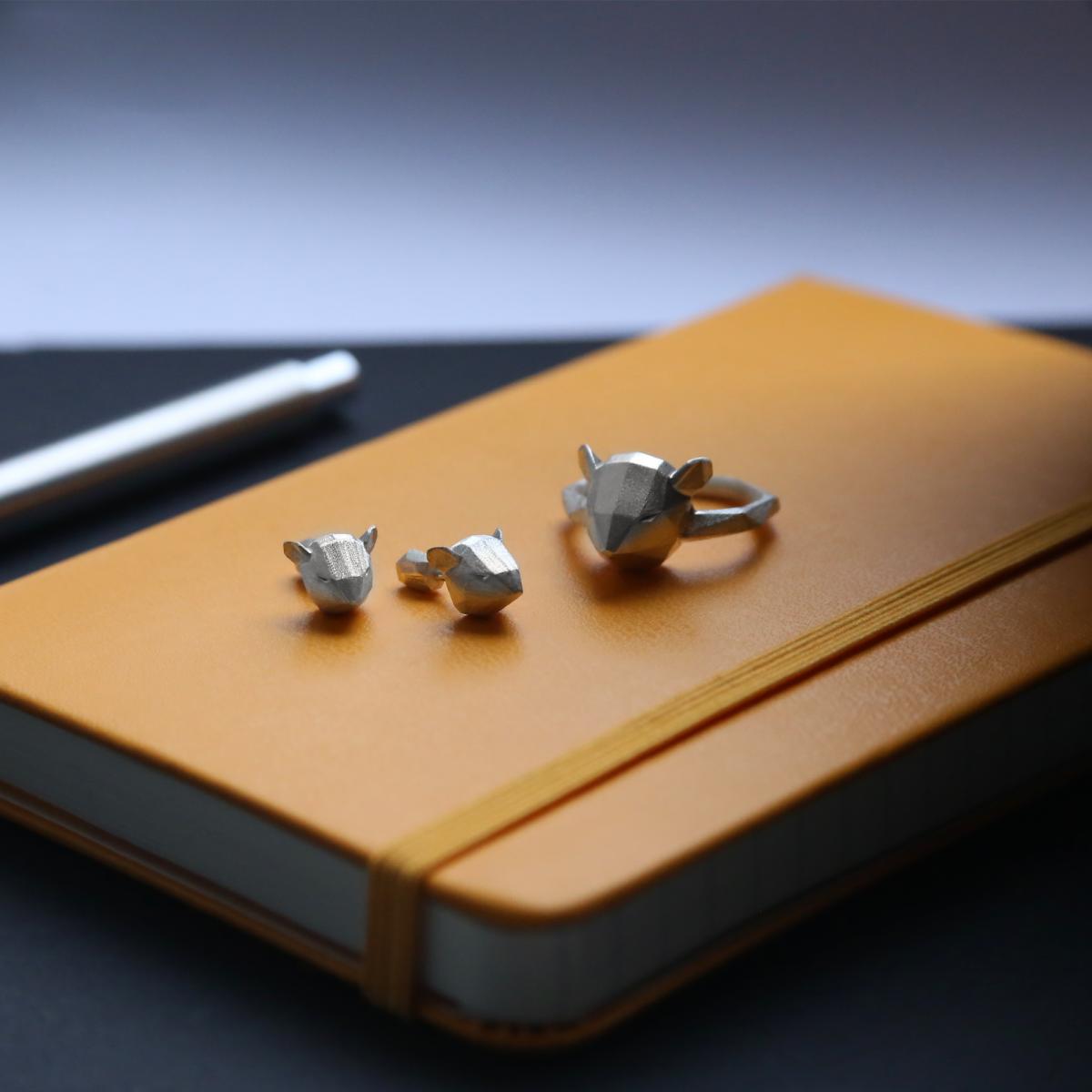 Минималистичные дизайнерские креативные пусеты в виде мыши из серебра