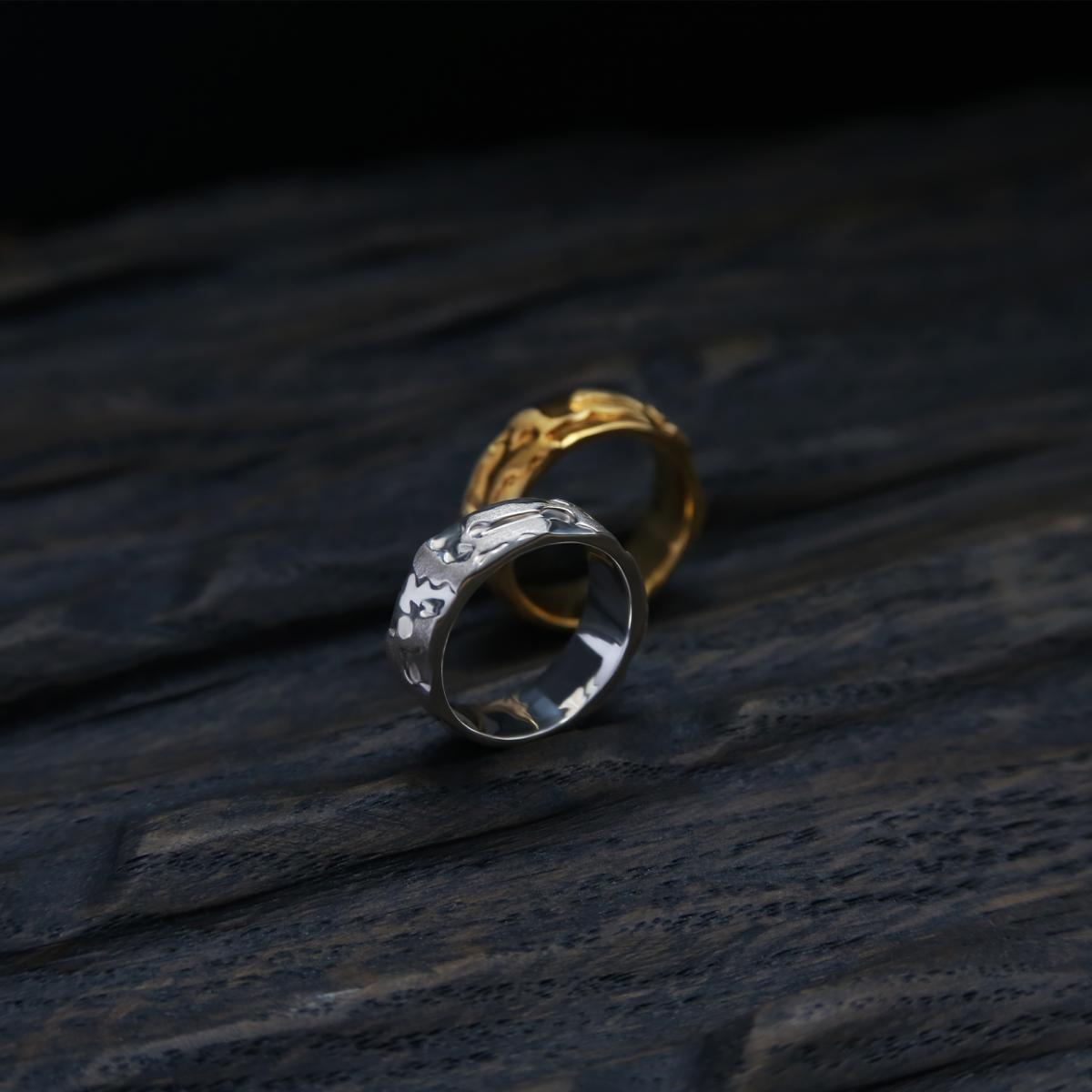 Замкнутое стильное дизайнерское позолоченное кольцо из серебра 925 пробы 