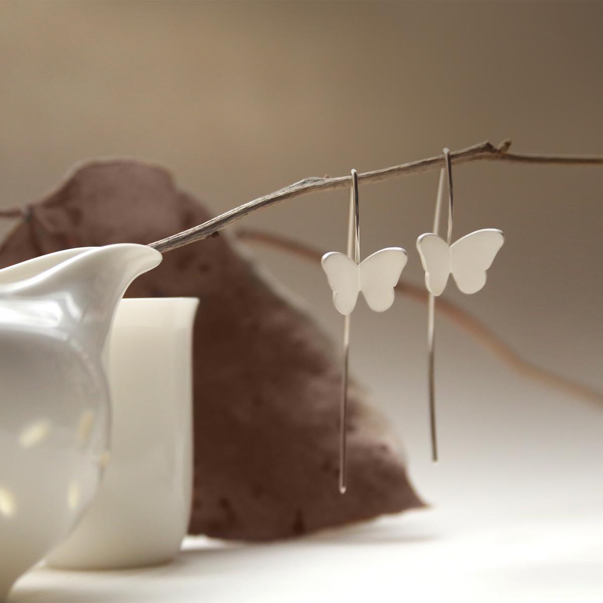 Романтичные женственные авторского дизайна серьги Бабочки из серебра