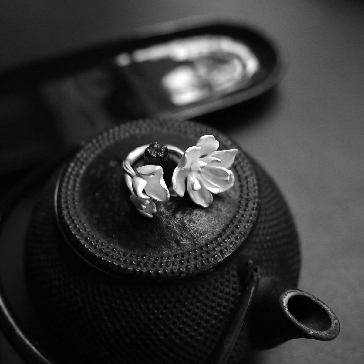 Романтичное дизайнерское кольцо Пион из серебра 925 пробы
