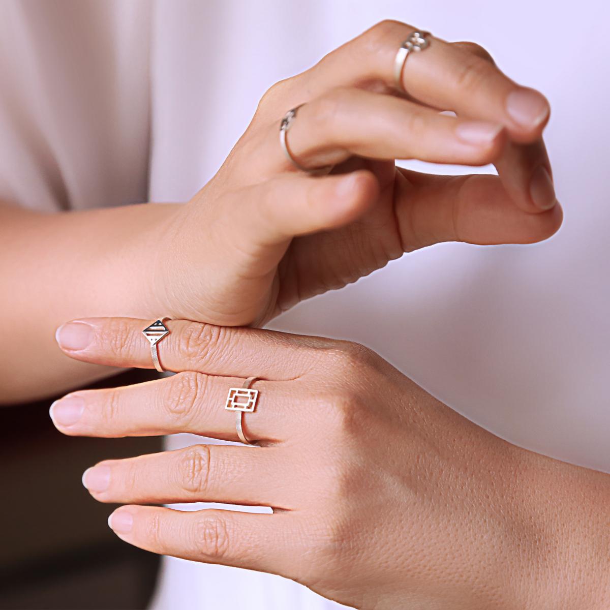 Серебряные кольца из коллекции «Знаки неба» бренда «Алхимия»